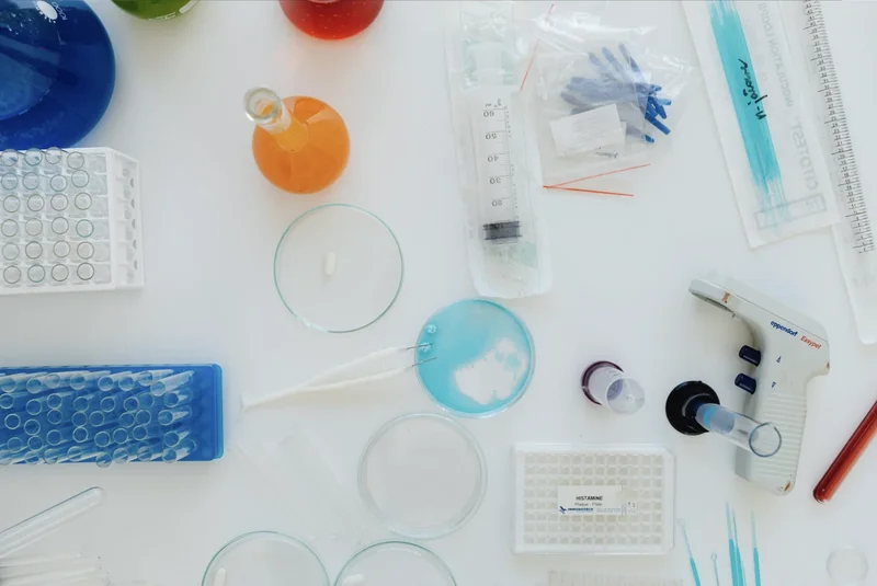 Servicio analítico especializado en el laboratorio POLiGEN